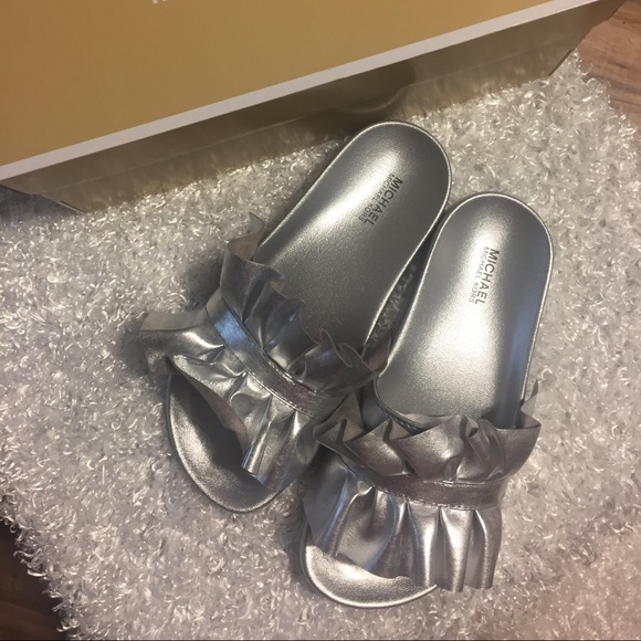 michael kors bella slide